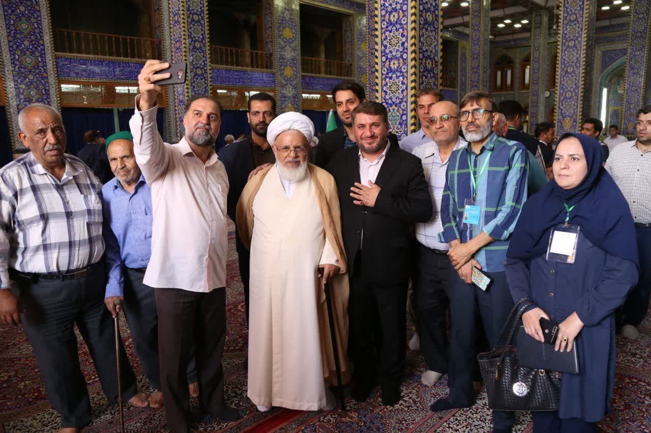 فیلم| حضور اقشار مختلف جامعه بر پای صندوق های رای در یزد