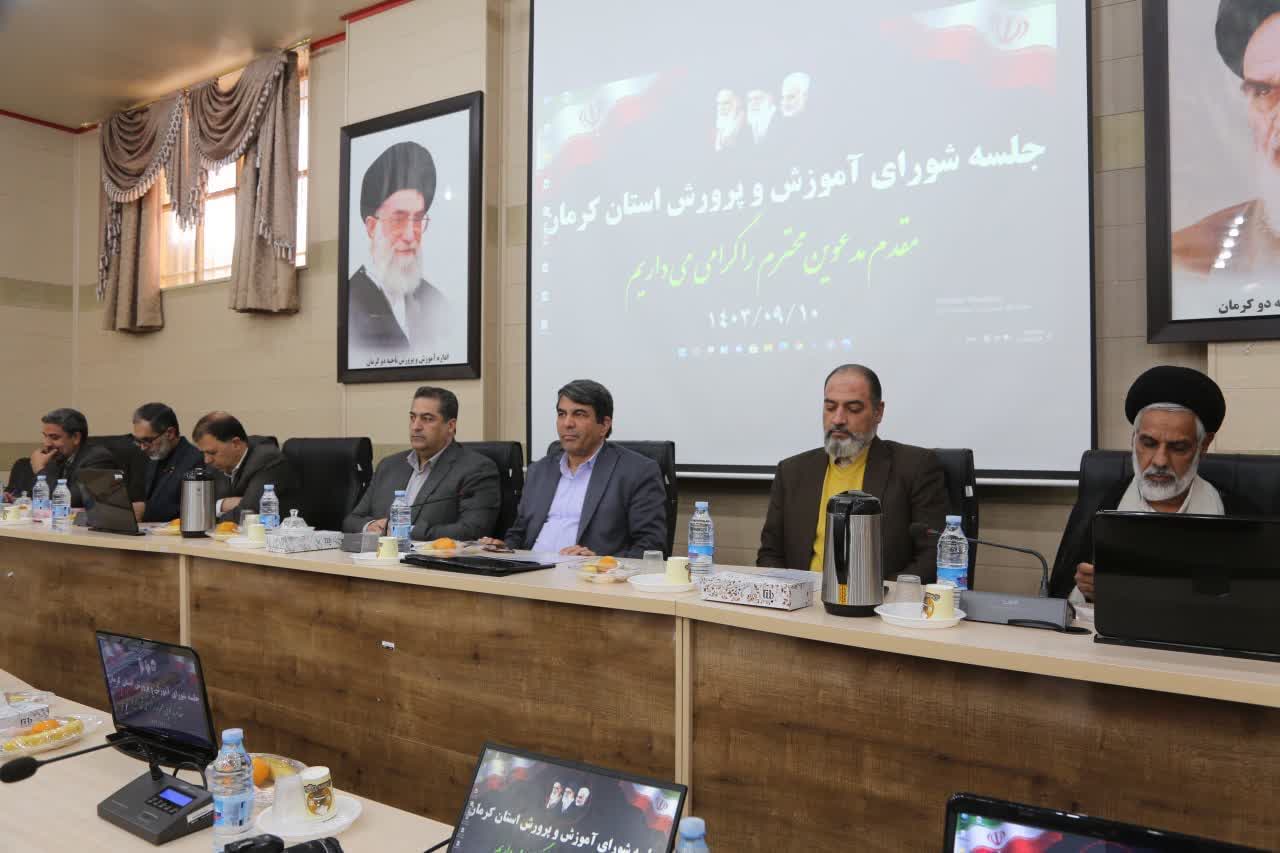 تاکید استاندار کرمان بر استفاده از ظرفیت‌های بنگاه‌های اقتصادی و خیران در حوزه مدرسه‌سازی
