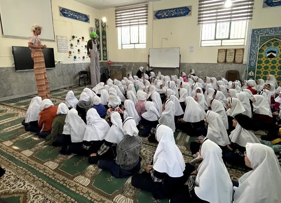 برگزاری نمایش «آینده‌ی روشن» در مدارس یزد