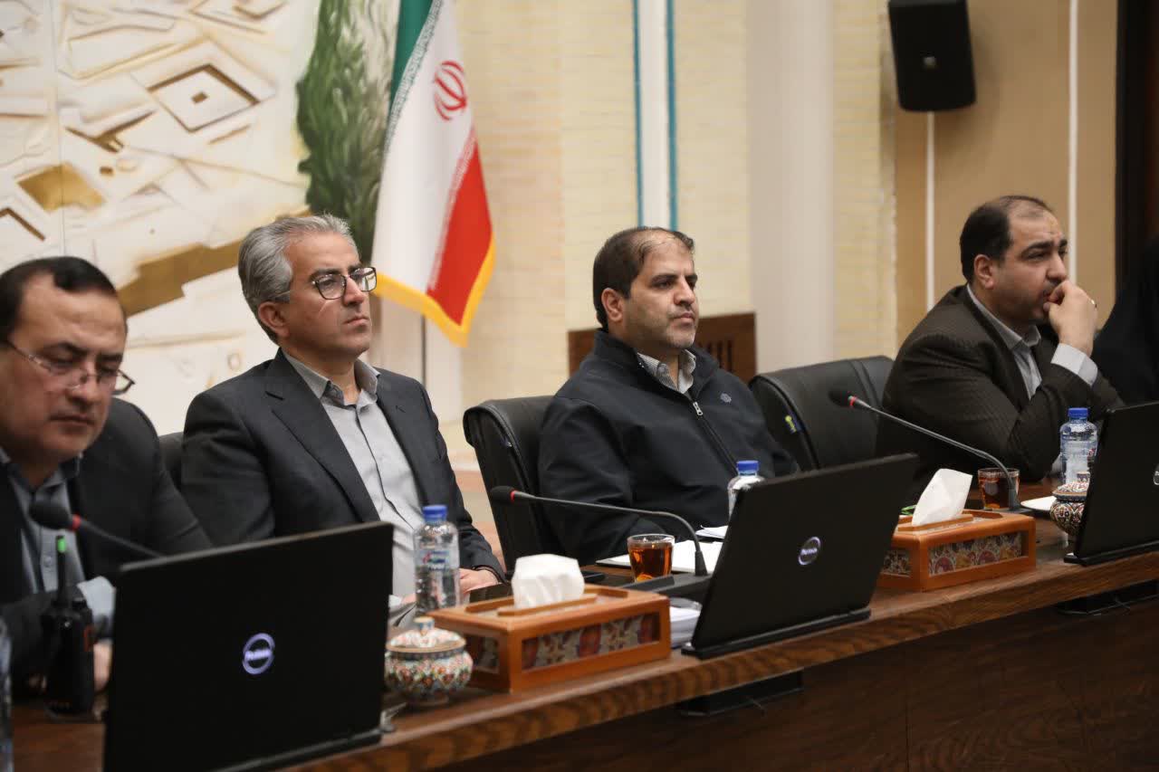 آرامش افکار عمومی و مدیریت بازار اولویت اصلی دستگاه‌های اجرایی است/ ادارات با ۵۰ درصد نیرو فعالیت می کنند