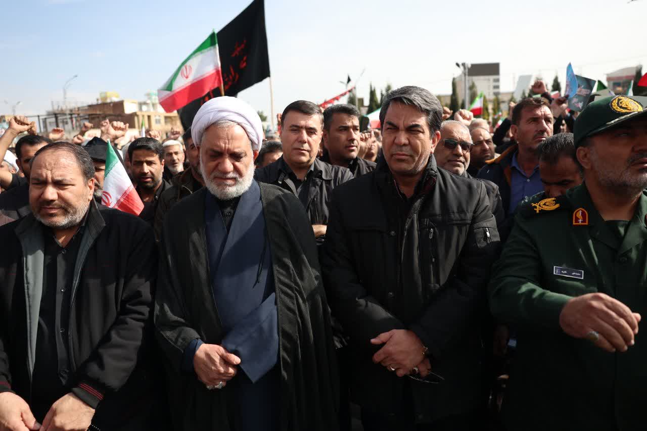 حضور مردم در صحنه مهم‌ترین عامل شکست دشمن است/ با وحدت و انسجام مسیر دفاع از انقلاب را ادامه می‌دهیم