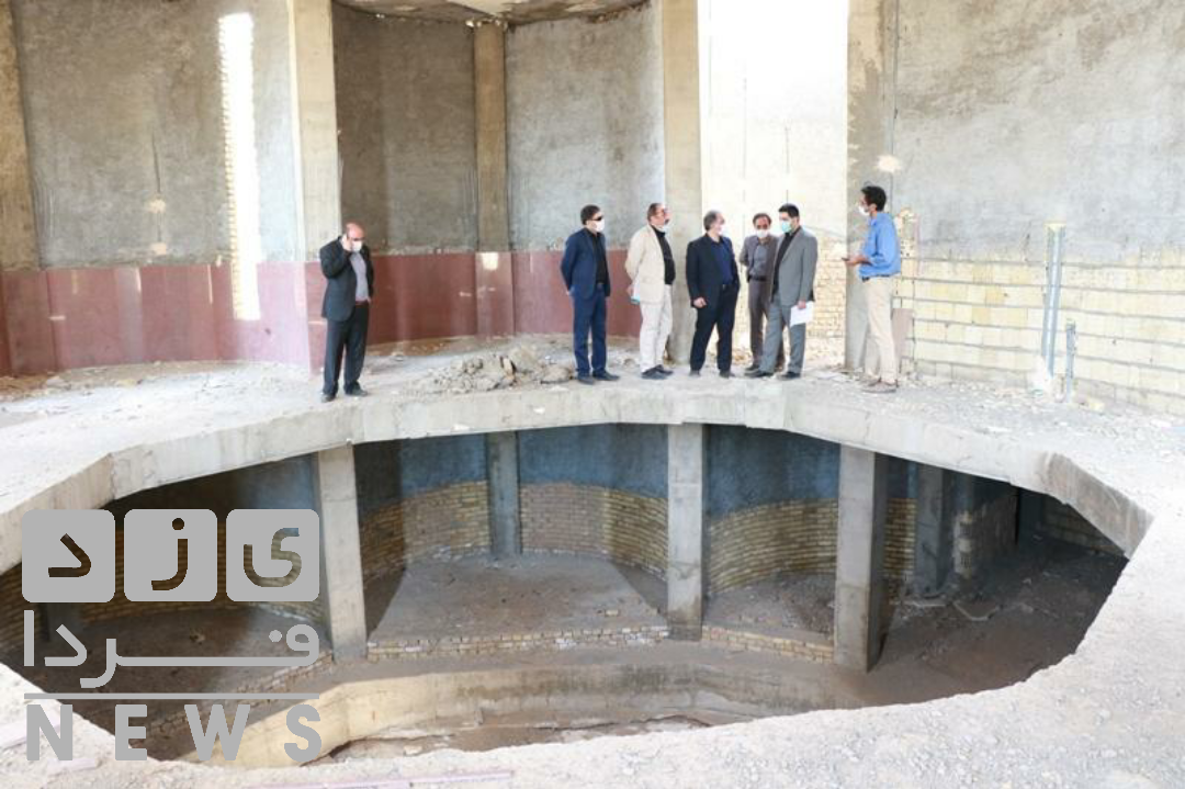بازدید شهردار شهر جهانی یزد از ساختمان در حال احداث فرهنگسرای بهمن