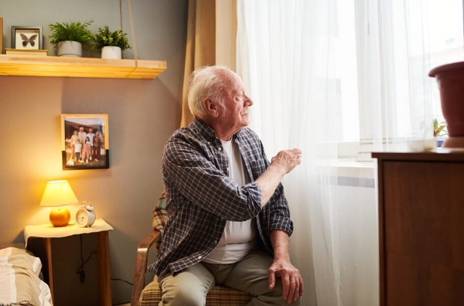پژوهش جدید: تنهایی می‌تواند برای سلامتی افراد مسن بسیار مضر باشد