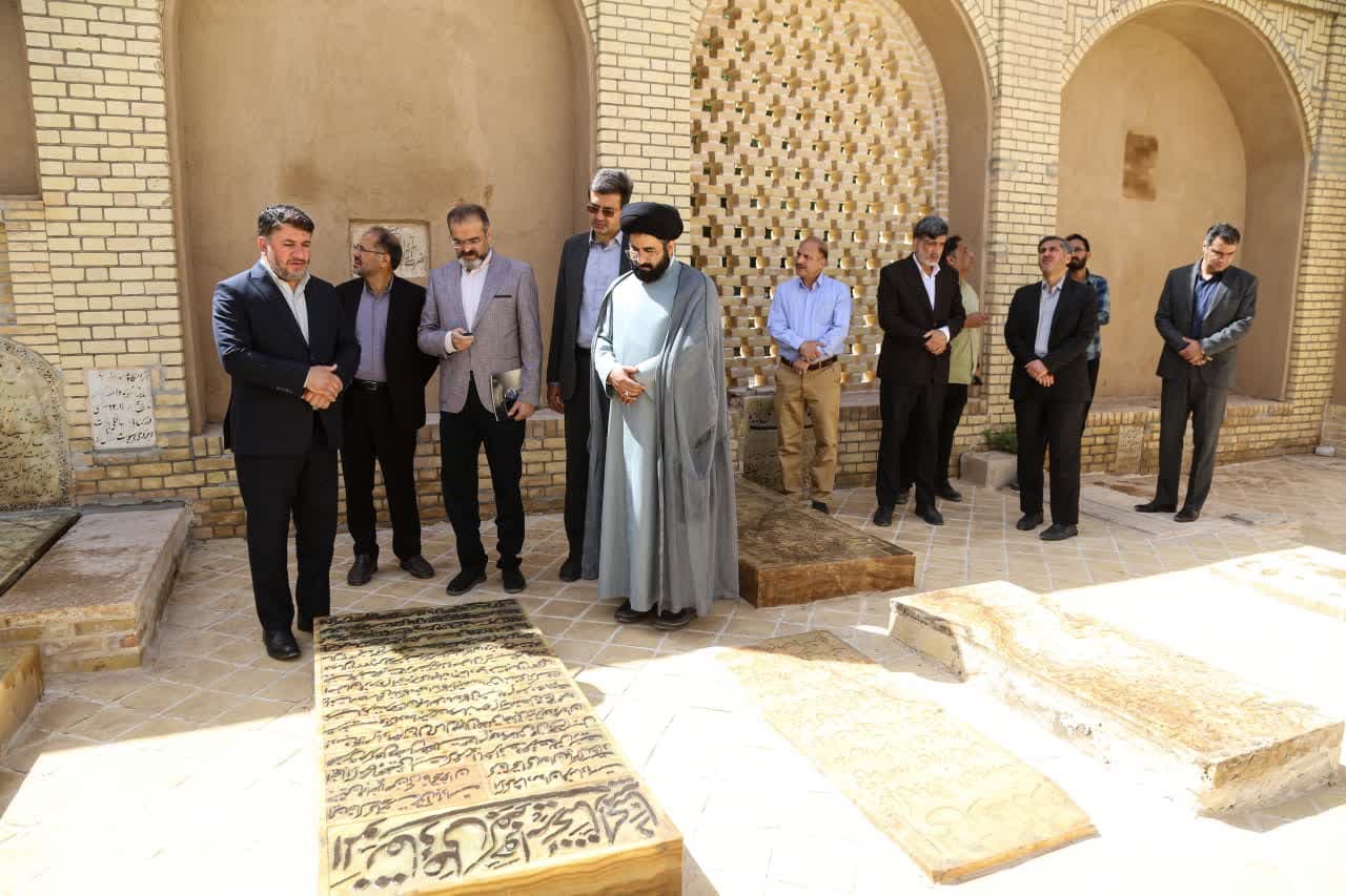 تبدیل قبرستان تاریخی جوی هُرهُر به محور گردشگری مذهبی و معنوی/ ایجاد موزه معرفی آثار و زندگینامه مفاخر/ توجه به روایتگری در معرفی علما