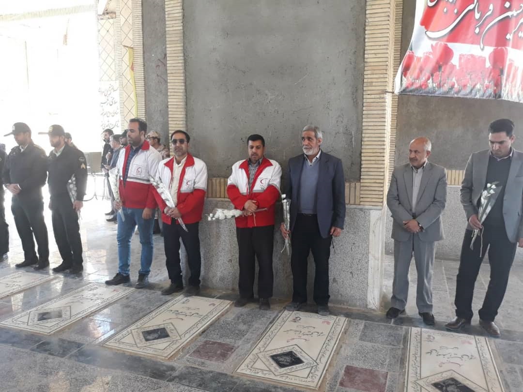 حضور پرسنل جمعیت هلال احمر شهرستان بهاباد در مراسم 12 بهمن ماه و آغاز دهه فجر 