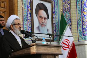 حجت السلام بهشتی پور در راهپیمایی 22 بهمن بافق: نسل جوان در زمینه انقلاب اسلامی و دفاع مقدس مطالعه نماید