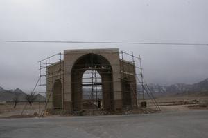 سردر ورودي قلعه عباس آباد شهرستان تفت مرمت شد