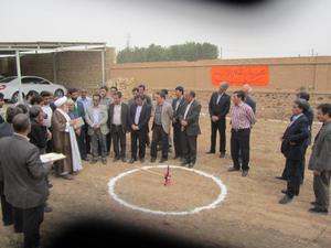 كلنگ زني سه واحد منزل مسكوني پزشك در مركز بهداشتي درماني صدرآباد رستاق