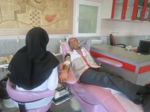 اهدای خون توسط داوطلبان جمعیت هلال‌احمرشهرستان یزد