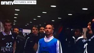 تصویر حیرت بازیکنان تیم ملی فرانسه بعد از بازی از شنیدن خبر حملات تروریستی