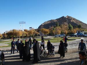 نصب دستگاه‌های ورزشی ویژه جانبازان و معلولان در پارک کوهستان در شهر یزد