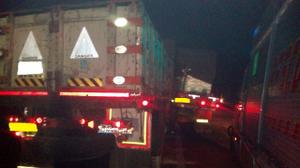 امدادرسانی به تصادف یک دستگاه کامیون بنز و تریلر در کمربندی غربی میبد