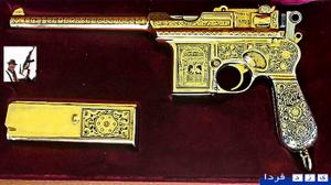 "هفت تیر" طلایی صدام در روسیه و کلکسیون اسلحه های طلایی صدام +عکس