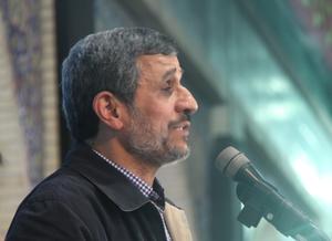 دکتر احمدی نژاد در بافق:نظر و خواست مردم باید در تمام تصمیمات، تعیین کننده و حاکم باشد/تضعیف مردم، کار مستکبران، طواغیت و فرعونیان است+متن کامل سخنان