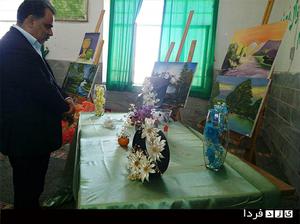 نمایشگاه آثار هنری دانش آموزان در کلاسهای تابستانی کانون فرهنگی تربیتی حضرت زینب (س) مهریز  افتتاح شد.