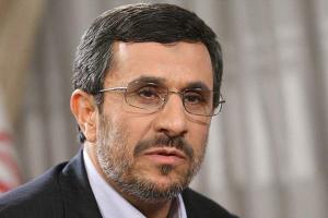 احمدی‌نژاد: هر جای دنیا می‌گویی احمدی‌نژاد اکثر مردم طرفدارش هستند/ نامه من تیتر یک شد/ مرد می‌خواهد یک سیلی بزند