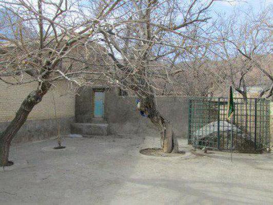 زیارتگاه سنگ در روستای دربرز خضر آباد