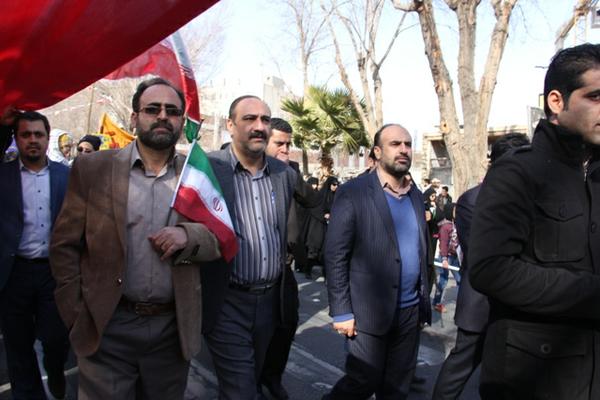 حضور اعضای شورای اسلامی شهر، شهردار و مسؤلان شهرداری یزد در راهپیمایی 22 بهمن 