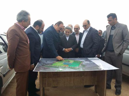 گزارش تصویری:بازدید استاندار از  پروژه پردیس 150 هکتاری بلوارنصر وکاشت نهال به مناسبت روز درختکاری