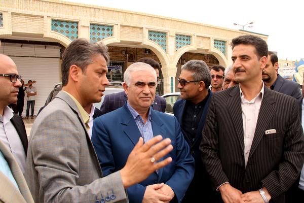 بازدید مهندس پرویزی به همراه فرماندار ویژه وشهردار طبس از رواقها وطرح جدید میدان امام