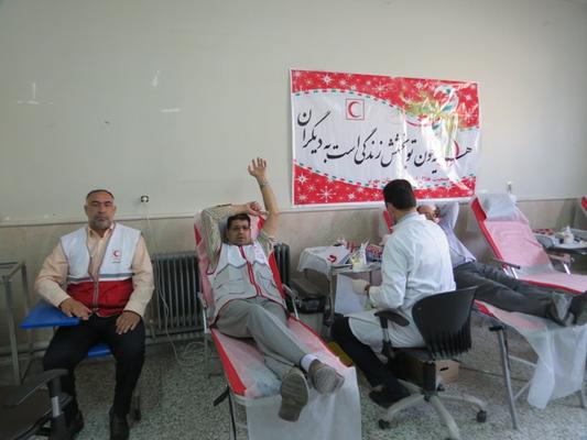 اهدا 50 واحد خون توسط داوطلبان و جوانان جمعیت هلال احمر مهریز