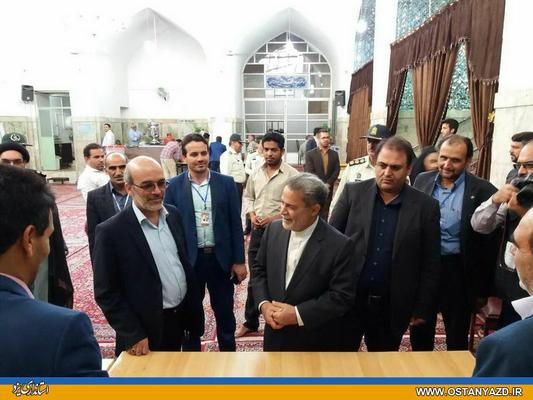 استاندار یزد از سه شعبۀ ثبت‌نام و اخذ رأی شهرستان بافق بازدید کرد