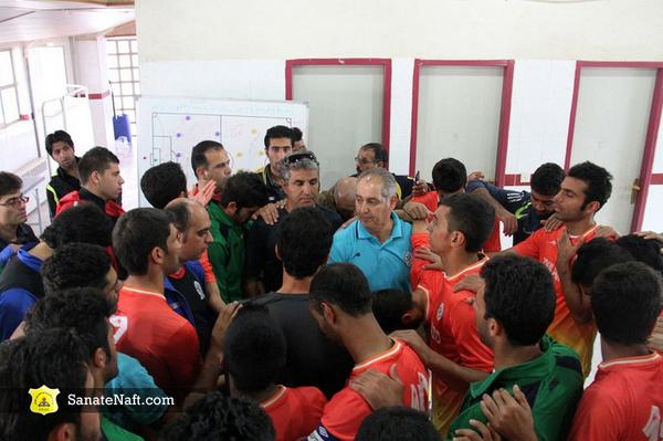 تیم دسته دومی فوتبال، فولاد یزد در بلاتکلیفی به سر می برد