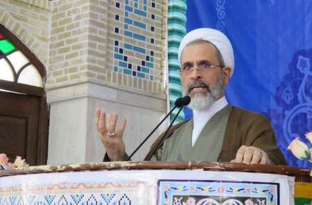  امام جمعه میبد: ملت ایران در برابر تحریم ها و تجاوزها ایستاده است