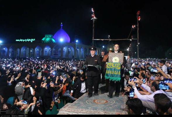 جشن زیرسایه خورشید با حضور خدام رضوی و 30 هزار شهروند یزدی برگزار شد