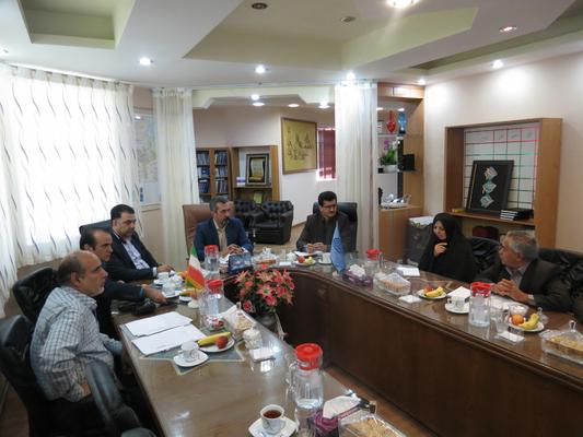  نشست  مشترک  اداره کل آموزش فنی و حرفه ای استان یزد با صندوق و کانون های بازنشستگی  استان یزد 