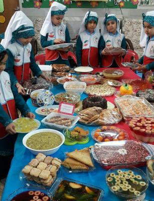 رئیس جمعیت هلال احمر شهرستان اردکان از برگزاری جشن روز جهانی غذا توسط غنچه های هلال این شهرستان خبر داد.