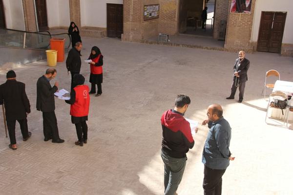 گزارش تصویری:حضور پرسش گران طرح نظر سنجی مشارکت شهروندان در تعیین اولویت های بودجه سال 97 شهرداری یزد 