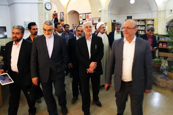 حضور اعضای کمیسیون امنیت ملی و سیاست خارجی مجلس در کتابخانه فرخی یزدی