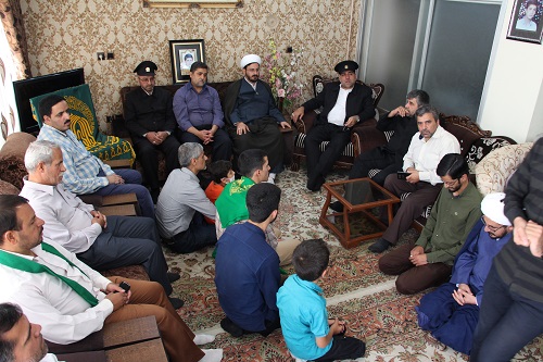 دیدار خدام حرم رضوی با خانواده شهید رحمتی تاجیک در یزد