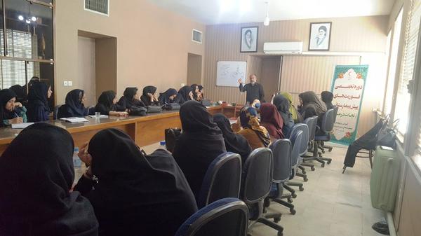 برگزاری دوره تخصصی نجات درمانی و اقدامات پیش بیمارستانی ویژه خواهران هلال احمر شهرستان یزد