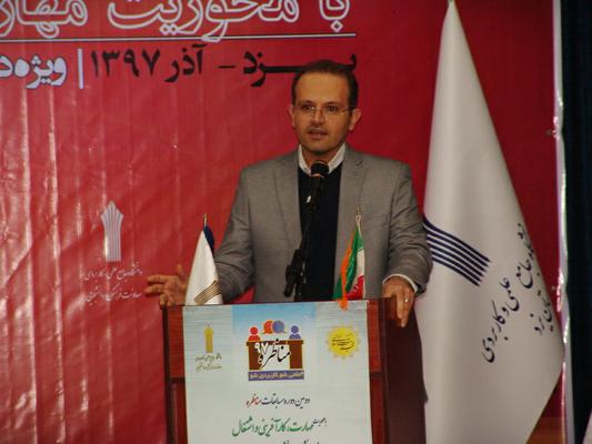 مناظره بهترین فرصت برای دانشجویان است که خودشان را محک بزنند
