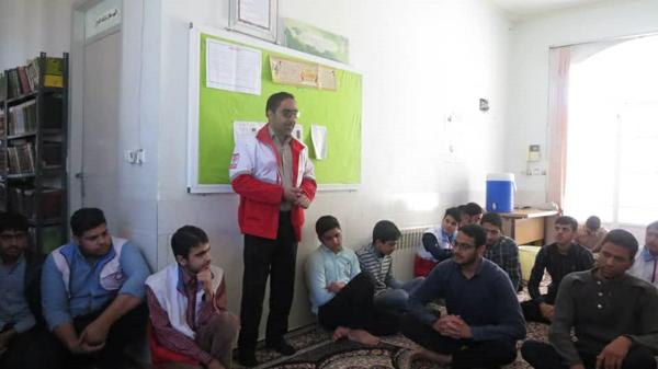مانور زلزله و ایمنی در کانون طلاب هلال احمر بهاباد