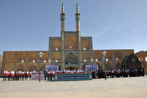 برپایی ایستگاه سلامت و حضور اعضا هلال احمر یزد در نماز جمعه و غبارروبی قبور شهدای گمنام مجموعه امیرچخماق همزمان با ایام ا... دهه فجر 