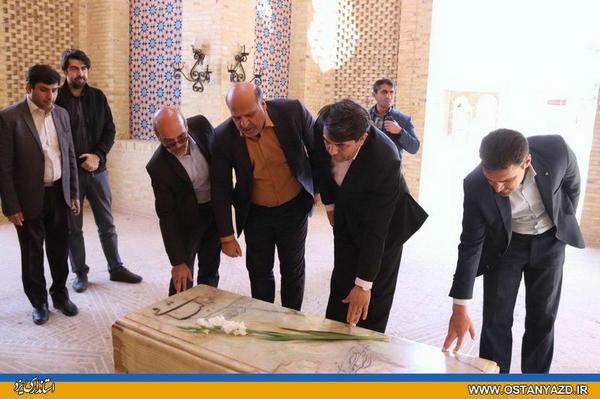 ادای احترام استاندار یزد به مقام رفیع شهدا و ایثارگران شهرستان اردکان