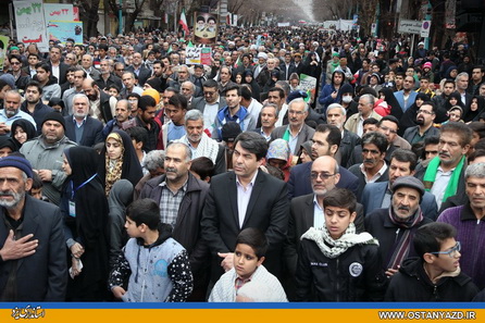 ‌استاندار یزد همگام با مردم حماسه آفرین استان در راهپیمایی ۲۲ بهمن حضور یافت
