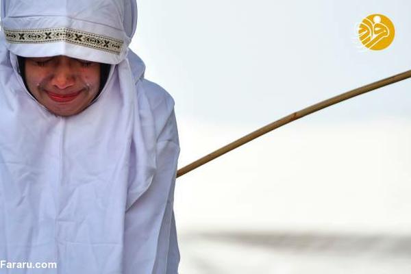 ۱۱ زن و مرد متخلف در آچه در ملا عام شلاق خوردند!!!(تصویر)
