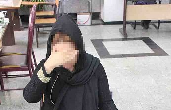 زنی با اسلحه و شوکر در میدان تجریش برخلاف انتظارش دستگیرشد!!!(تصویر)