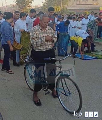 مردی که با دوچرخه نماز خواند مرد!!!-تصویر