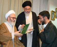 گزارش و گزارش تصویری :آيت الله العظمي سبحاني در جمع ممتازين موسسه امام صادق‌(ع)‌ و جمعي از طلاب حوزه علميه يزد:طلاب نبايد به جاي تحصيل مشغول امور اجرايي شوند