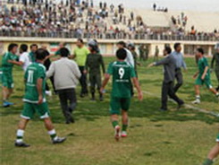  گزارش تصویری اختصاصی یزدفردا :تیم پیام مشهد با یک گل مغلوب تربیت یزد شد و ورزشگاه را به هم ریخت و بازی به خشونت كشيده شد!!!!!