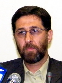   دکتر حمید شاه آبادی در واکنش به خبر اعطاء نشان درجه یک هنر به دوتن از فعالین جریانات بعد از انتخابات   کشور:اعطاء گواهینامه بوده، نه نشان والبته مجری برنامه نیز اشتباها نشان اعلام نمود .
