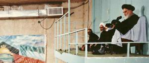 امام خمینی: گاهی کارهای به ظاهر اسلامی خلاف اسلام است