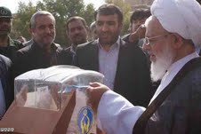 نماینده ولی فقیه در استان و امام جمعه یزد: كارهاي ارزشمند فقط براي رضاي خداوند متعال انجام مي شود