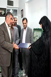  مسئولین آموزش و پرورش یزد باتفاق منتخب مردم یزد و صدوق با خانواده شهدای معلم دیدار کردند +گزارش تصویری