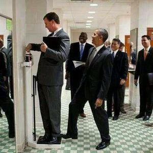 عکس:این که دیگه احمدی نژاد نیست !شوخی اوباما با یک سیاستمدار!!